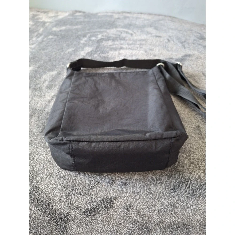 Baggallini Nylon Crossbody Bag Purse Womens Medium Black On The Go‎ Hiking